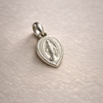 Liontin Bunda Maria (M136)